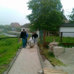 Obec Domaniža: Obnova a rozvoj obcí- výstavba a rekonštrukcia chodníkov